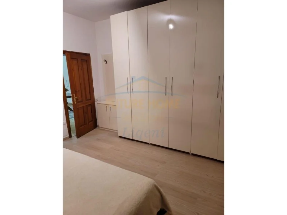 Tirane, jepet me qera apartament 2+1 Kati 0, 750 m² 750 € (Sauk)