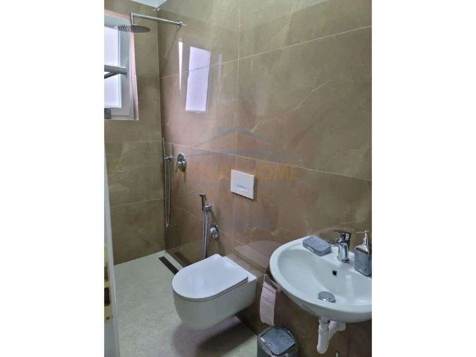 Tirane, jepet me qera apartament 2+1 Kati 0, 750 m² 750 € (Sauk)