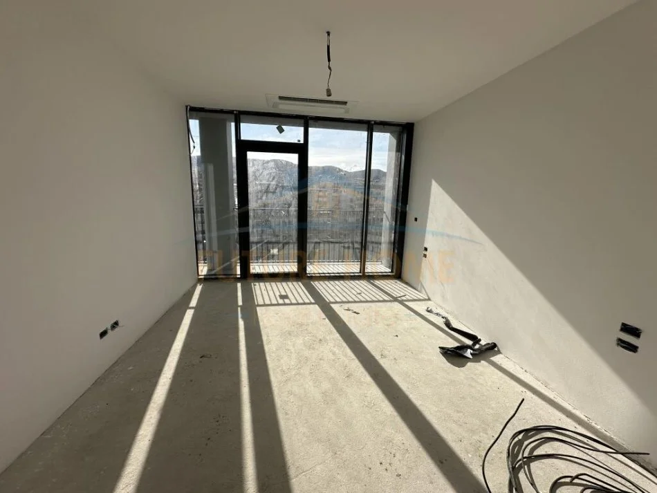Tirane, shitet apartament 3+1+Aneks+Ballkon Kati 8, 169 m² 440.000 € (Liqeni)