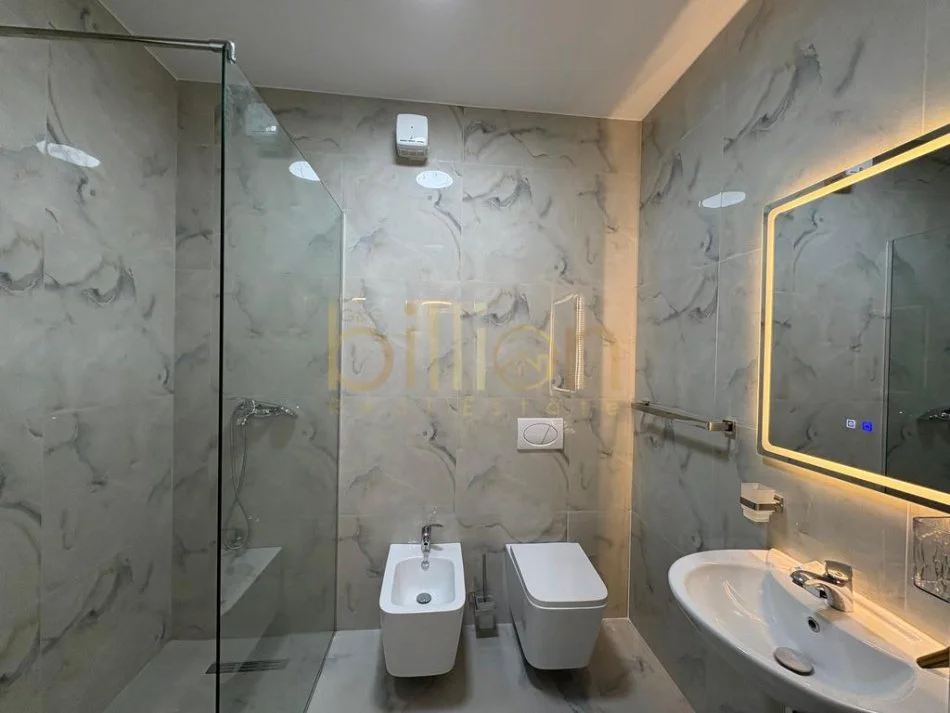 Tirane, qira 2+1+Ballkon , 93 m² (Shkolla Kuqe)