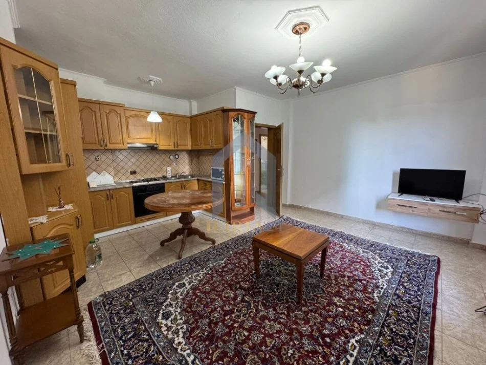 Tirane, jap me qera apartament 2+1+Ballkon Kati 7, 100 m² 700 € (Bllok)