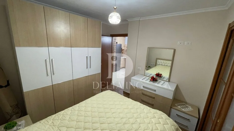 Tirane, jepet me qera apartament 1+1+Aneks+Ballkon Kati 4, 74 m² 550 € (Rruga Peti,Liqeni i Thate)