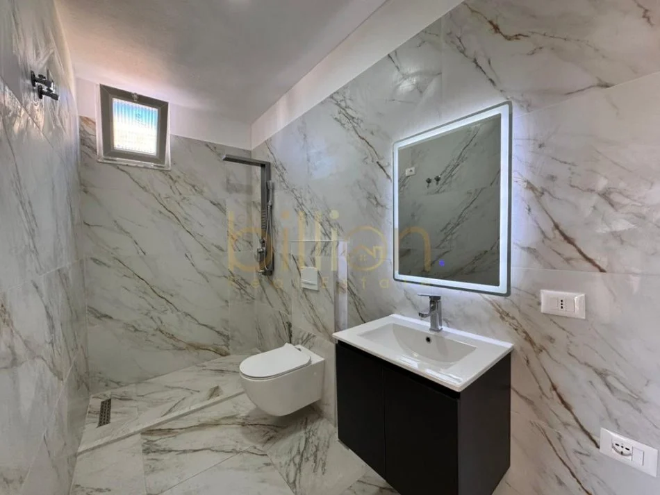 Tirane, shitet 2+1+Ballkon , 85 m² 128.000 € (Durres)