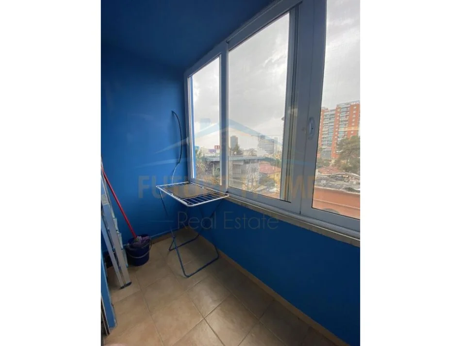 Tirane, jepet me qera apartament 1+1 Kati 3, 77 m² 1.000 € (Qender, Tirane)