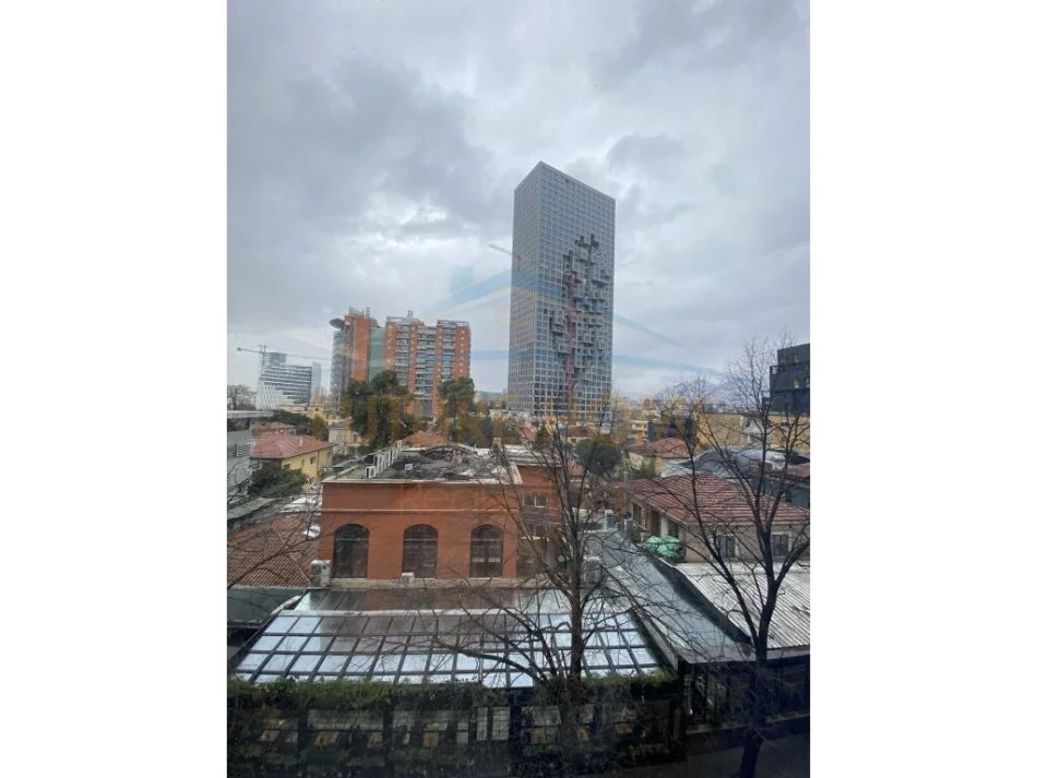 Tirane, jepet me qera apartament 1+1 Kati 3, 77 m² 1.000 € (Qender, Tirane)