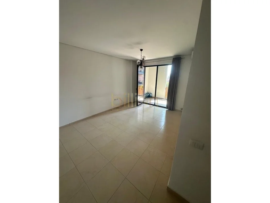 Tirane, jepet me qera Kati 7, 100 m² 500 € (Spitali Amerikan)