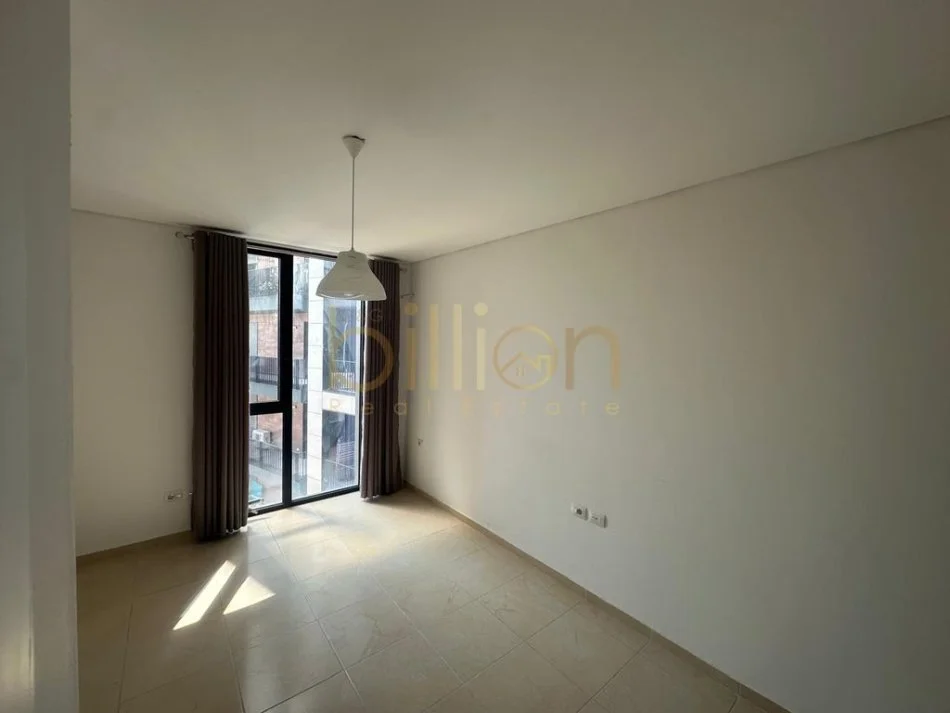 Tirane, jepet me qera Kati 7, 100 m² 500 € (Spitali Amerikan)