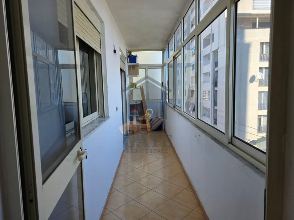 Durres, jepet me qera apartament 2+1 Kati 5, 80 m² 400 € (UKD)