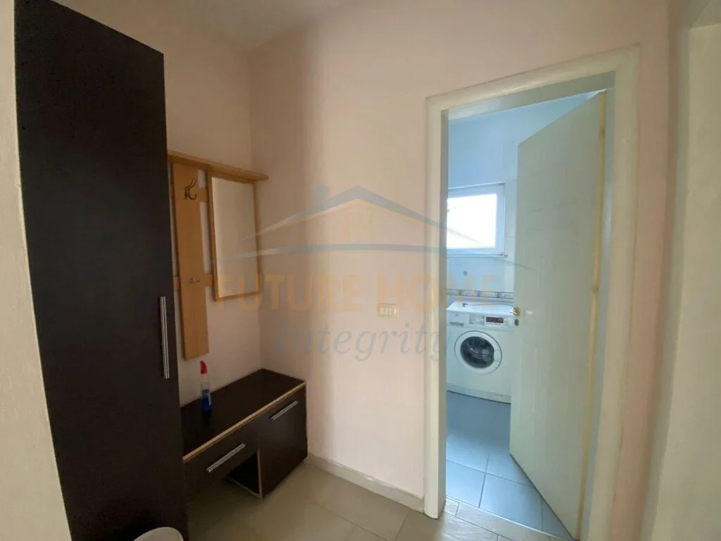 Qera, Apartament 2+1+Post parkimi, Ish Tregu Elektrik, Tiranë.
350 €