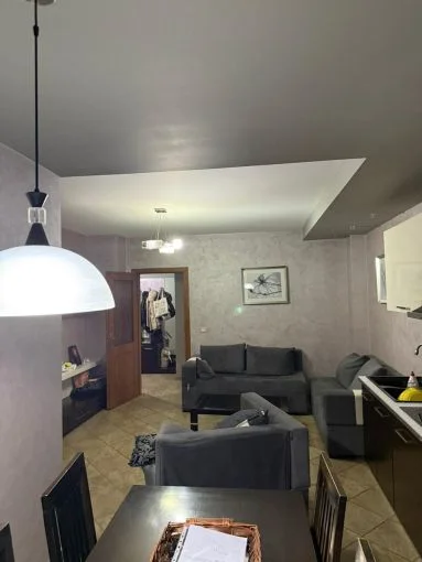 Tirane, jepet me qera apartament 2+1+Aneks+Ballkon Kati 5, 75 m² 600 € (square 21)