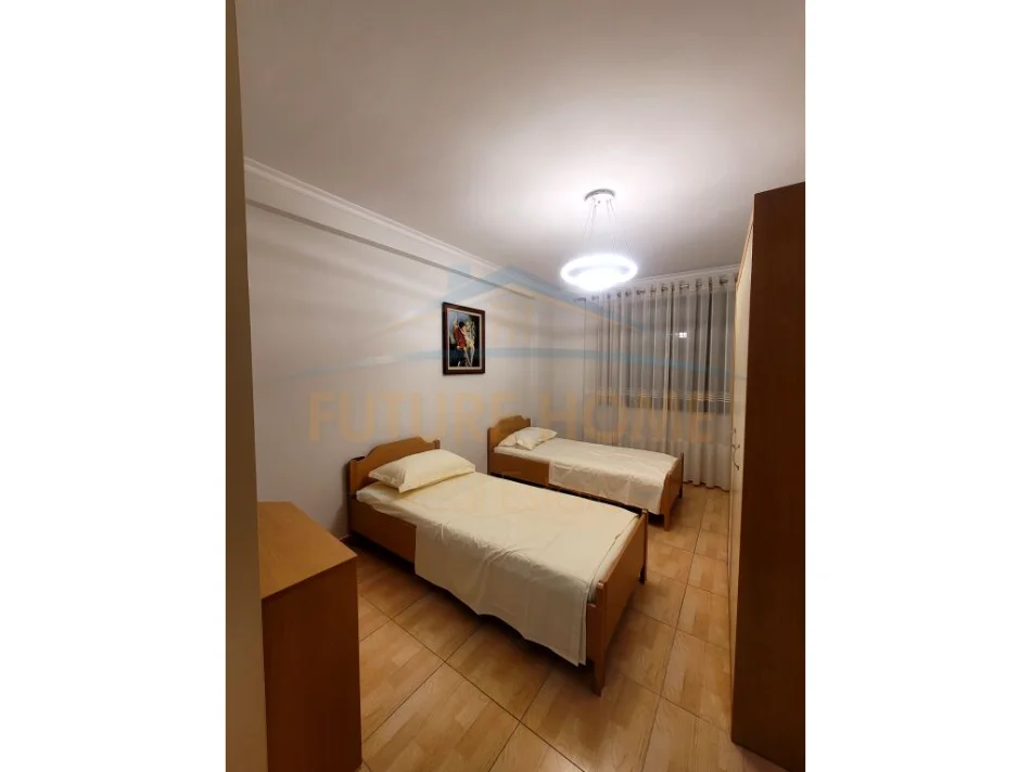 Tirane, jepet me qera apartament 2+1+Ballkon Kati 5, 115 m² 800 € (21 Dhjetori)