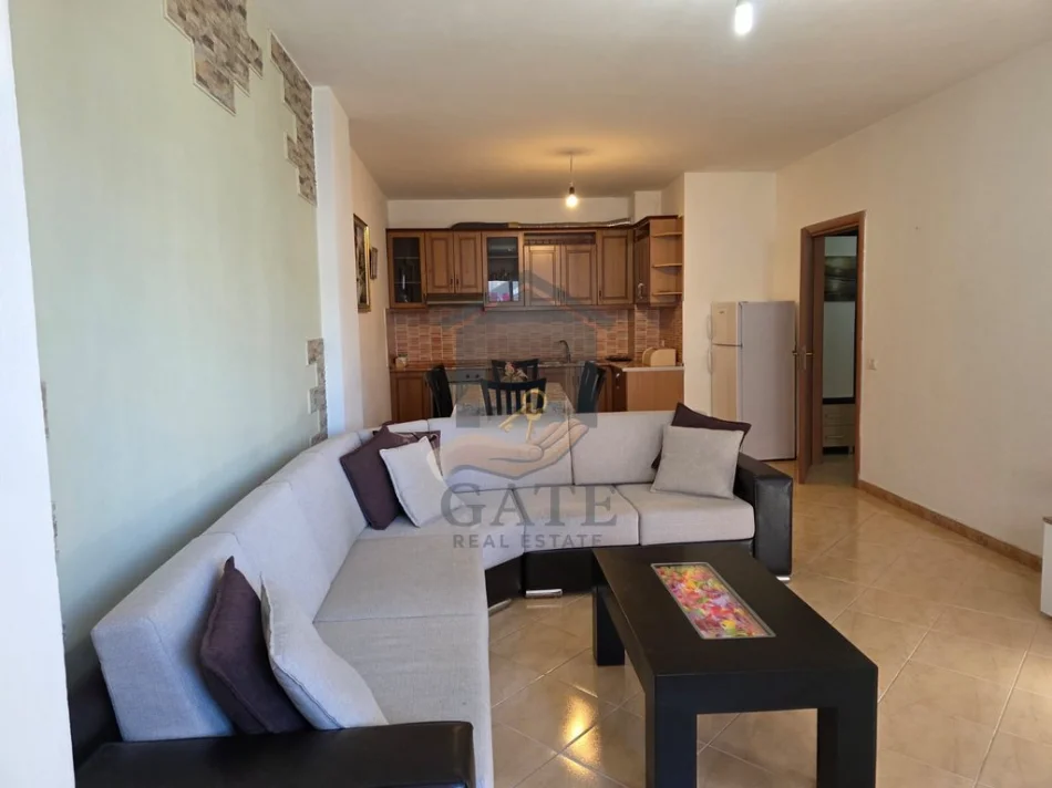 Durres, jepet me qera apartament 2+1 Kati 5, 80 m² 400 € (UKD)