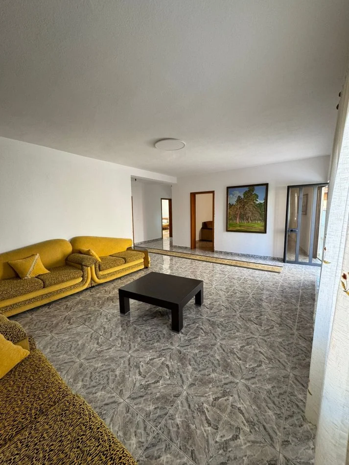 Tirane, jepet me qera apartament 3+1 Kati 2, 100 m² 550 € (Pjeter Budi)