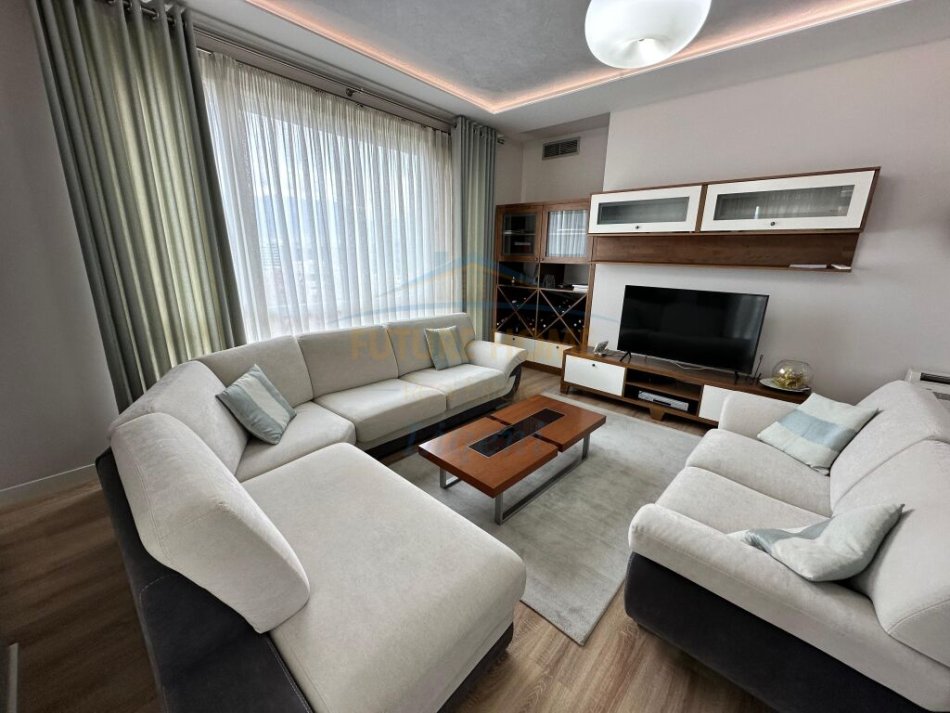 Tirane, shes apartament 2+1 Kati 4, 275.000 € (Kopshti Botanik)
