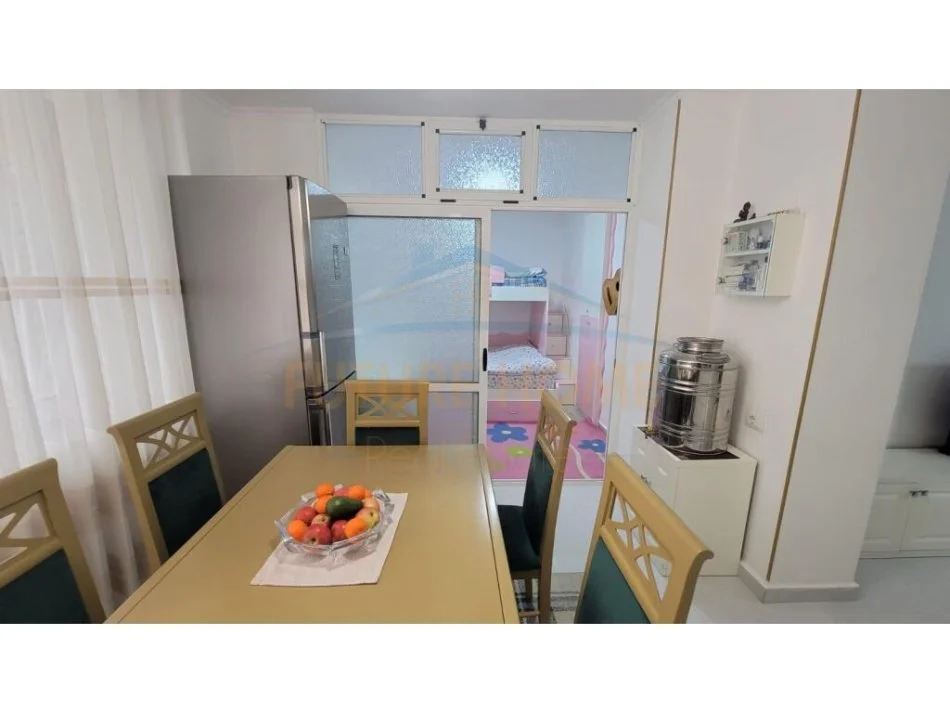 SHITET APARTAMENTI 3+1+2 21 DHJETORI