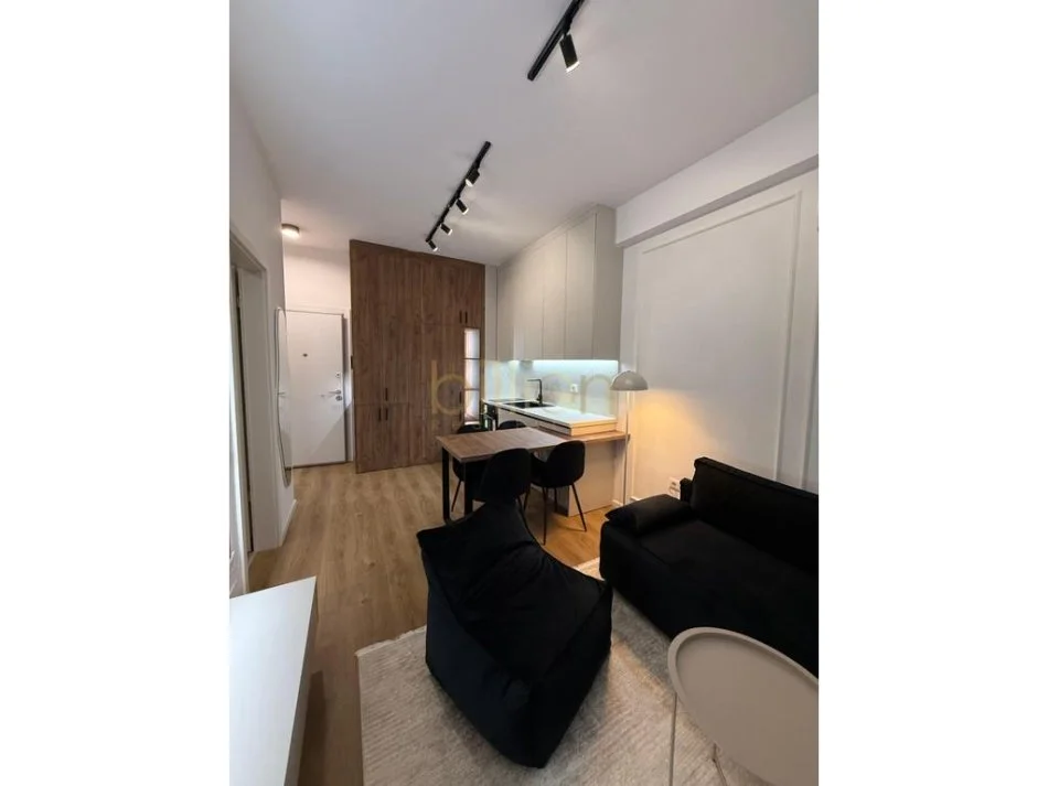 Tirane, jepet me qera 1+1 , 77 m² 550 € (TREGU ELEKTRIK)