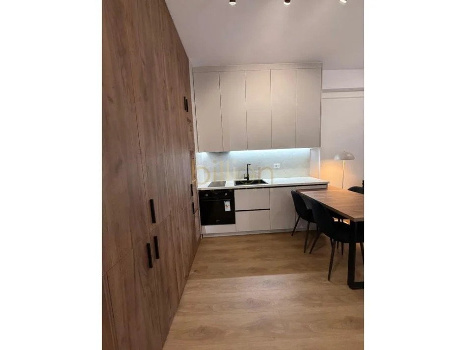 Tirane, jepet me qera 1+1 , 77 m² 550 € (TREGU ELEKTRIK)