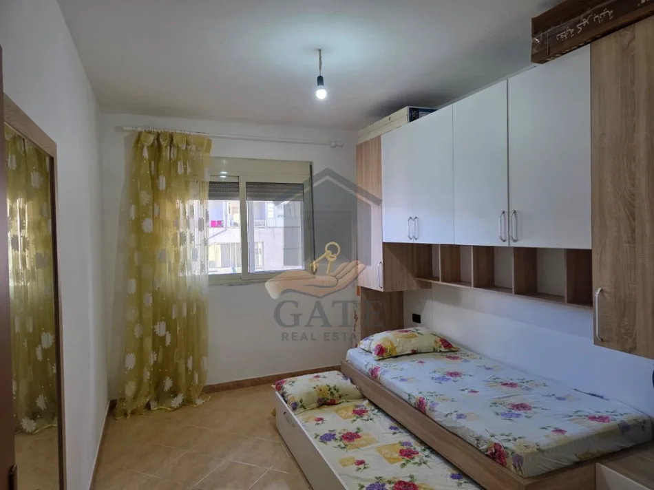 Durres, jepet me qera apartament 2+1 Kati 5, 80 m² 400 € (UKD)