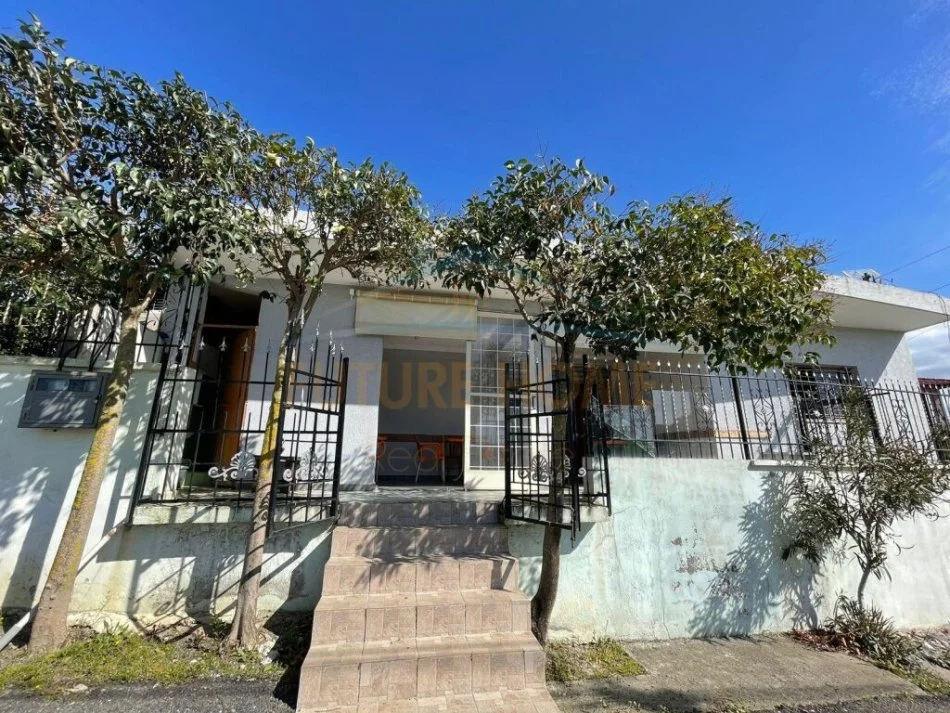Durres, shitet Vile 5+1+Aneks+Ballkon, Kati 0, 400 m² 480,000 € (ARAPAJ,DURRES)
