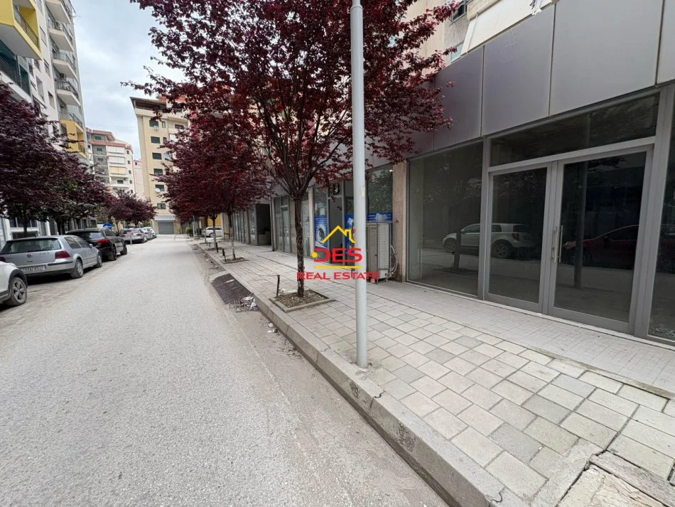 Vlore, shitet ambjent biznesi Kati 0, 210 m² (Rruga Çajupi)