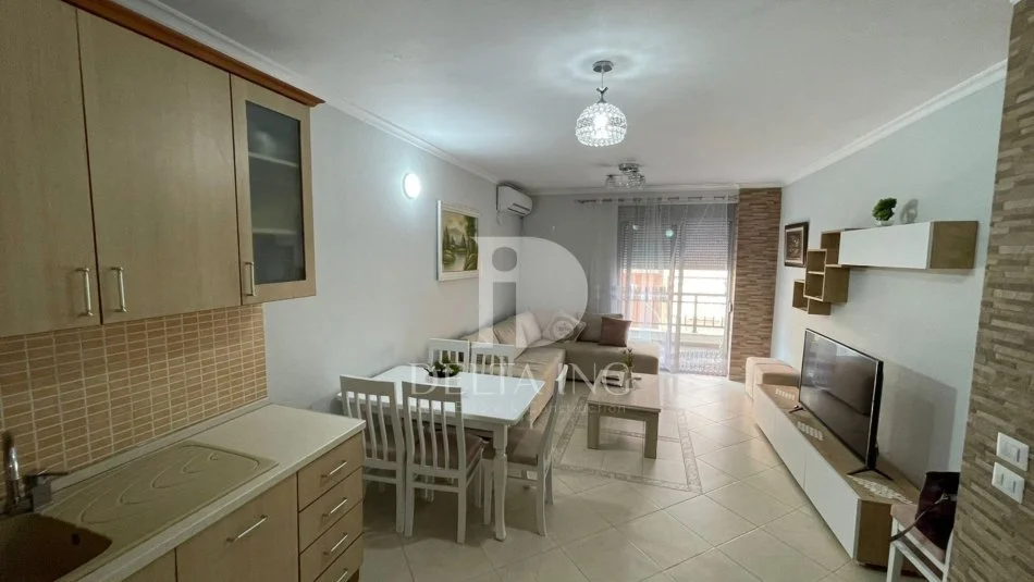 Tirane, jepet me qera apartament 1+1+Aneks+Ballkon Kati 4, 74 m² 550 € (Rruga Peti,Liqeni i Thate)