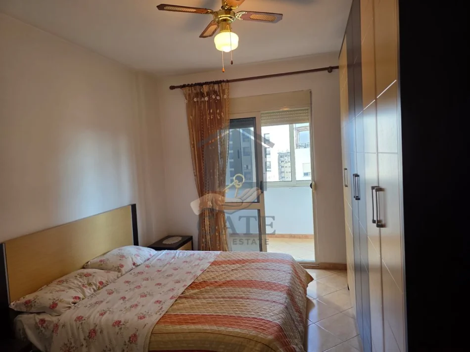 Durres, jepet me qera apartament 2+1 Kati 5, 80 m² 400 € (UKD)