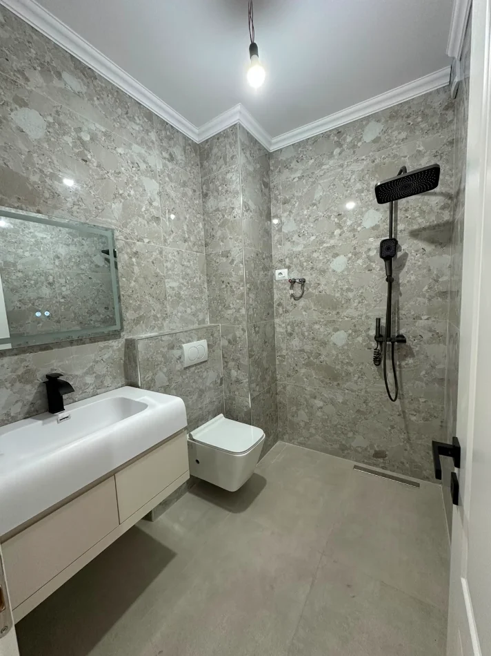 Tirane, jepet me qera apartament 2+1 Kati 3, 120 m² 700 € 