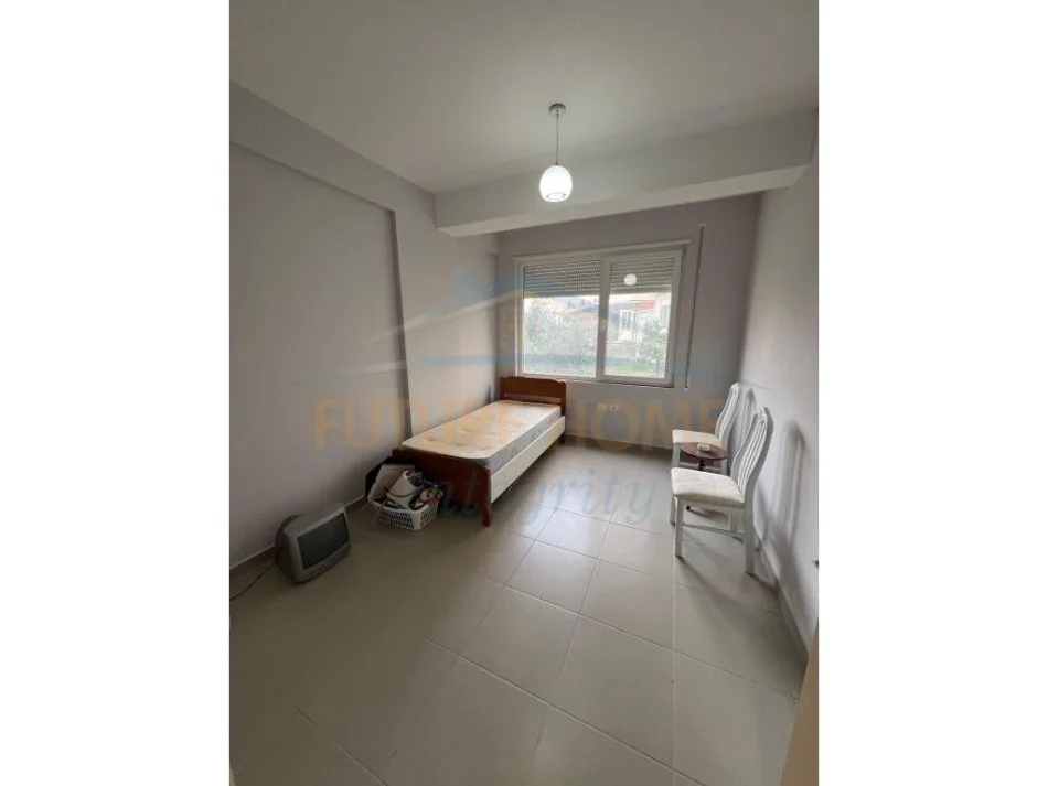 Tirane, jepet me qera apartament 2+1 Kati 3, 89 m² 450 € (Kopshti Botanik)