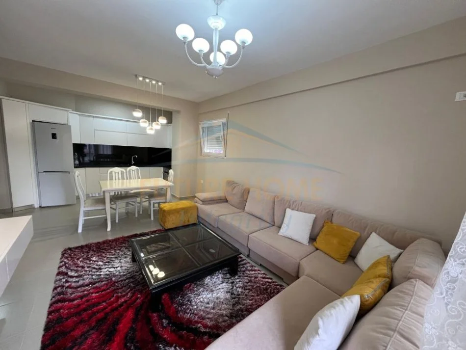 Tirane, jepet me qera apartament 2+1 Kati 3, 89 m² 450 € (Kopshti Botanik)