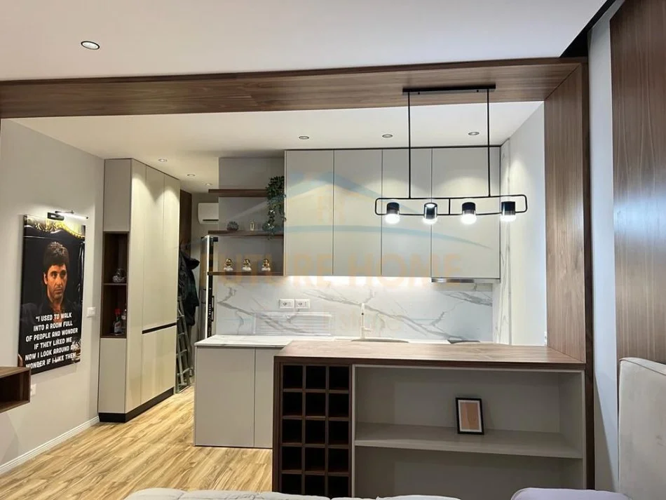 SHITET GAZIONERE TE RRUGA E KAVAJES SQUARE 21