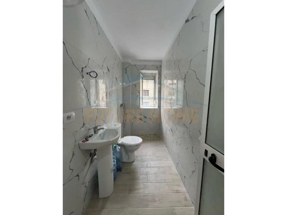 Shitet, Apartament 1+1, Shkolla e Baletit
Cmimi 99,000euro