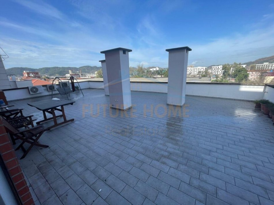 Tirane, shitet apartament 3+1+Ballkon, Kati 3, 154 m2 210,000 € (kombinat)