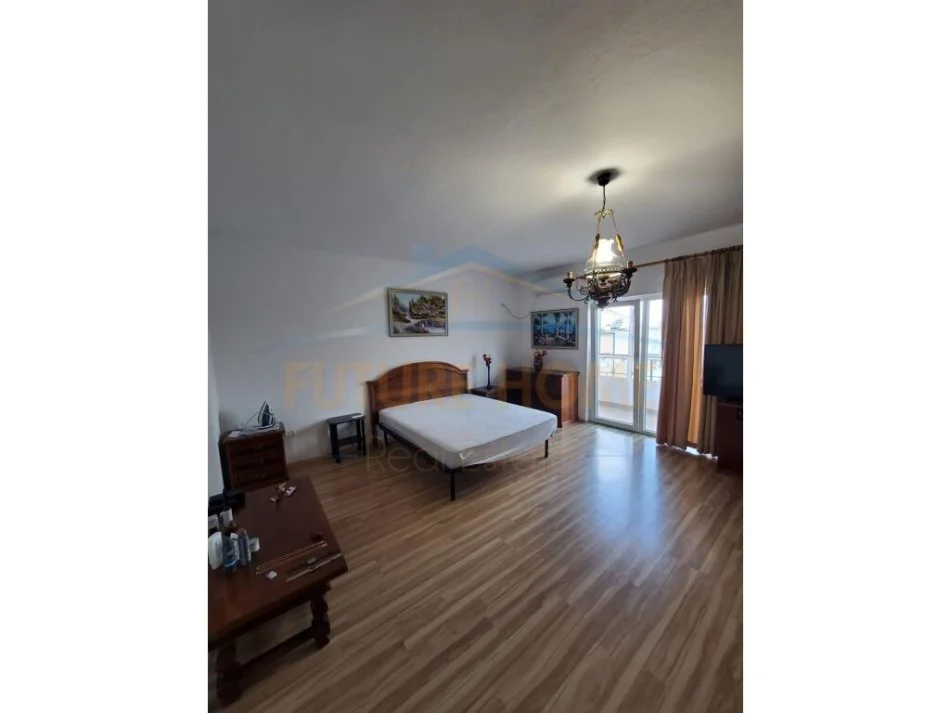 Tirane, jepet me qera apartament 2+1 Kati 6, 157 m² 1.000 € 