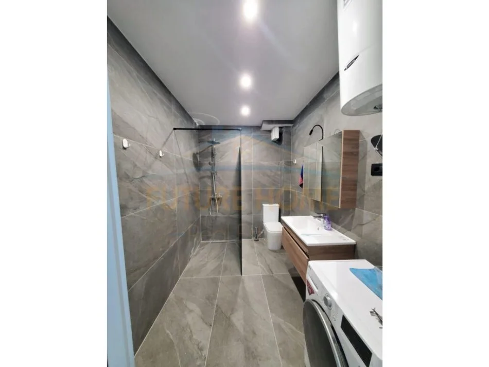 Tirane, jepet me qera apartament 2+1 Kati 6, 157 m² 1.000 € 