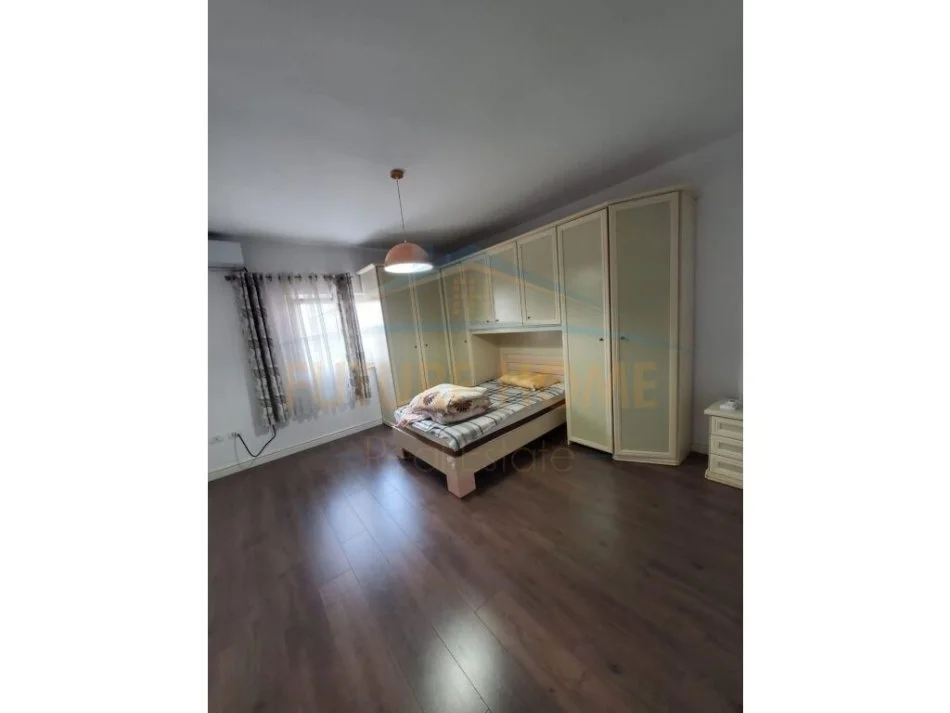 Tirane, jepet me qera apartament 2+1 Kati 6, 157 m² 1.000 € 