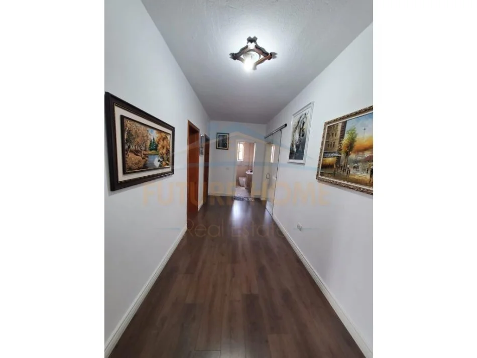 Tirane, jepet me qera apartament 2+1 Kati 6, 157 m² 1.000 € 