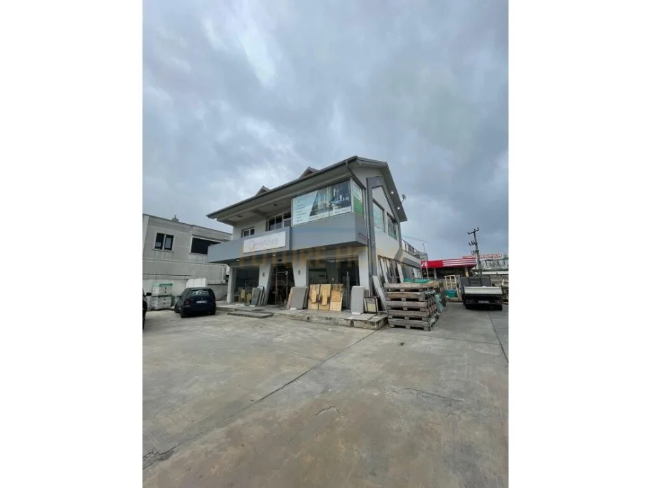 Tirane, jepet me qera , 1.130 m² 3.500 € 