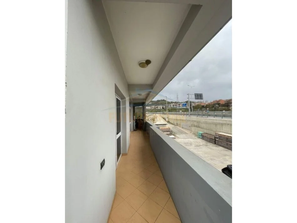 Tirane, jepet me qera , 1.130 m² 3.500 € 