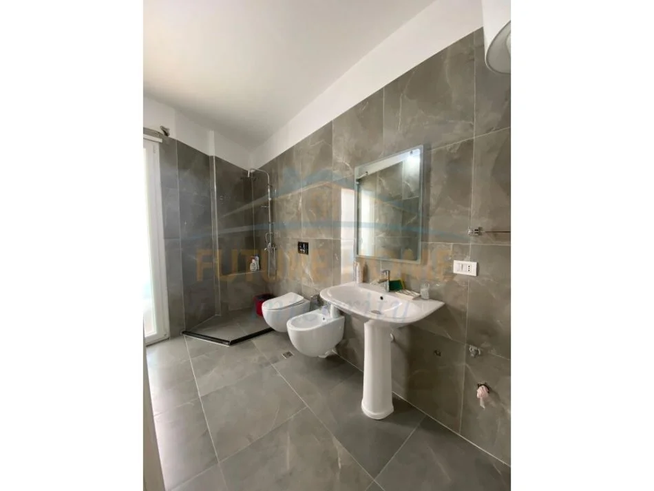 Shitet, Apartament 3+1+2, Kopshti Zoologjik,252000 Euro