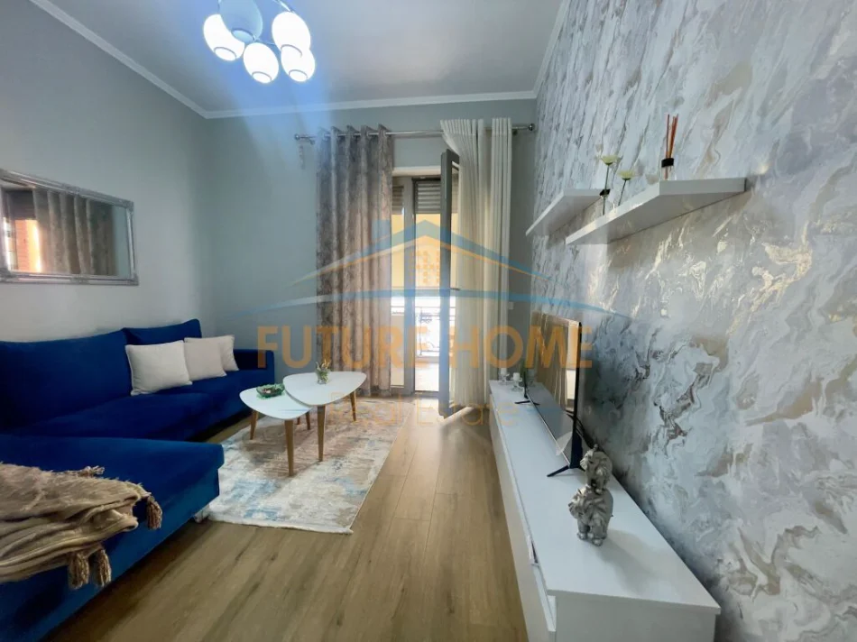 Tirane, jepet me qera apartament 1+1+Ballkon+Post Parkimi,  Kati 5, 70 m² 830 € (Kompleksi Deliorgji)