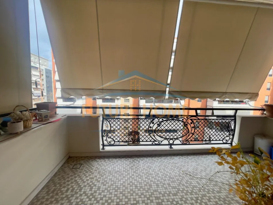 Tirane, jepet me qera apartament 1+1+Ballkon+Post Parkimi,  Kati 5, 70 m² 830 € (Kompleksi Deliorgji)