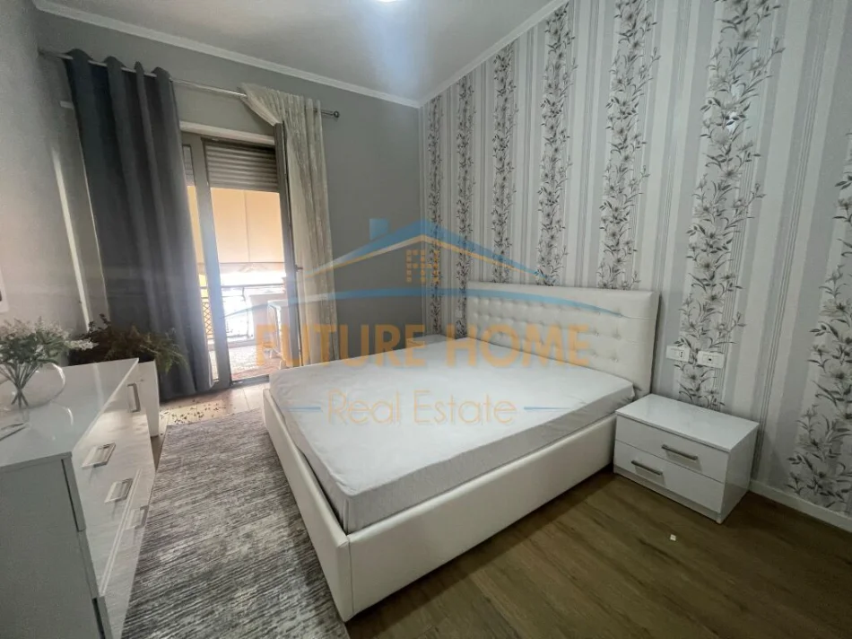 Tirane, jepet me qera apartament 1+1+Ballkon+Post Parkimi,  Kati 5, 70 m² 830 € (Kompleksi Deliorgji)