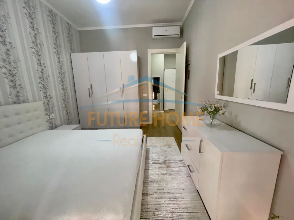 Tirane, jepet me qera apartament 1+1+Ballkon+Post Parkimi,  Kati 5, 70 m² 830 € (Kompleksi Deliorgji)