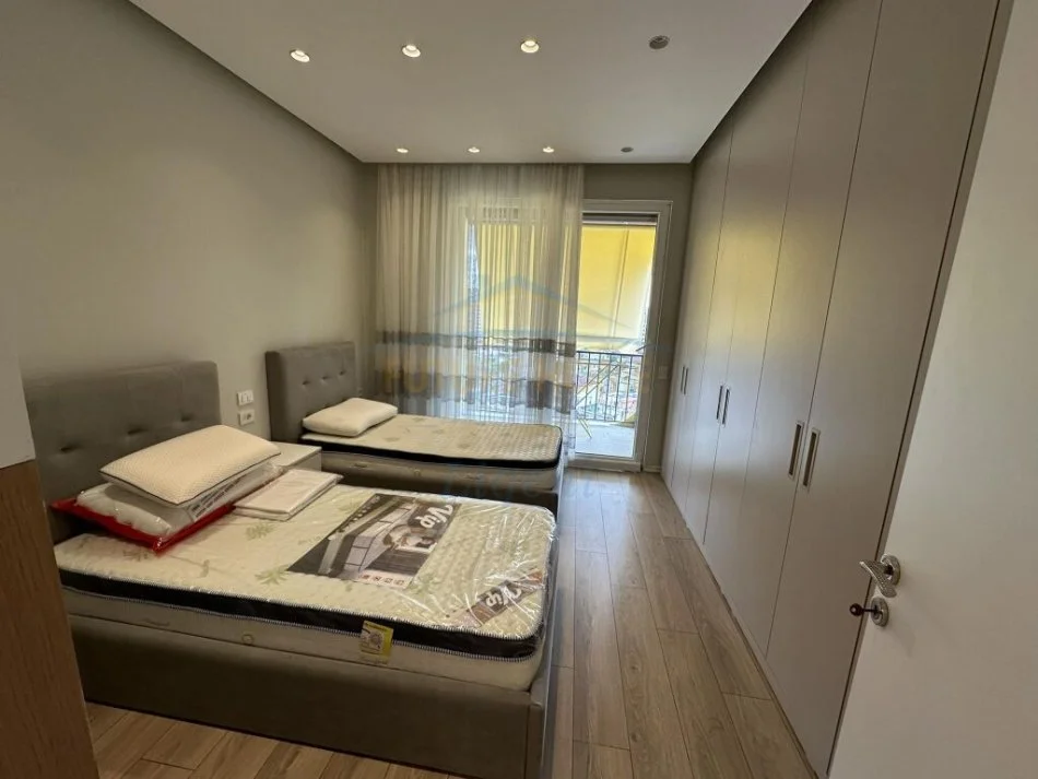 Tirane, jepet me qera apartament 2+1+Ballkon Kati 8, 115 m² 790 € (Yzberisht)