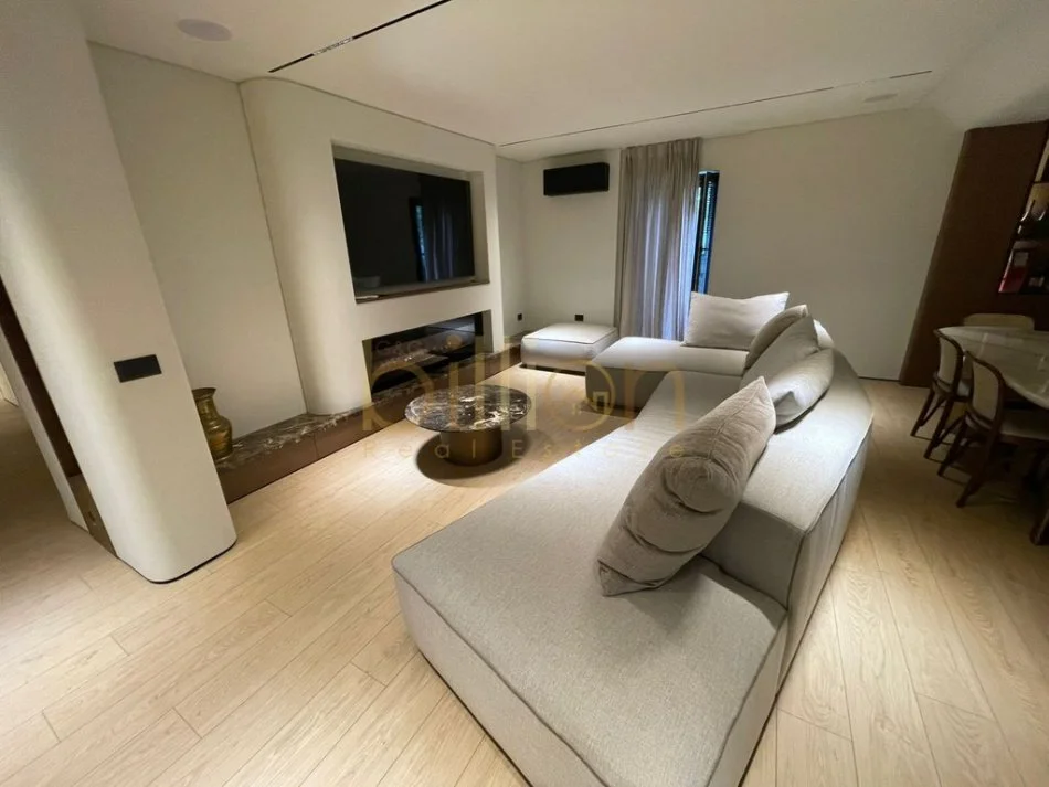 Tirane, shitet 3+1 , 160 m² (Grada-Blloku)