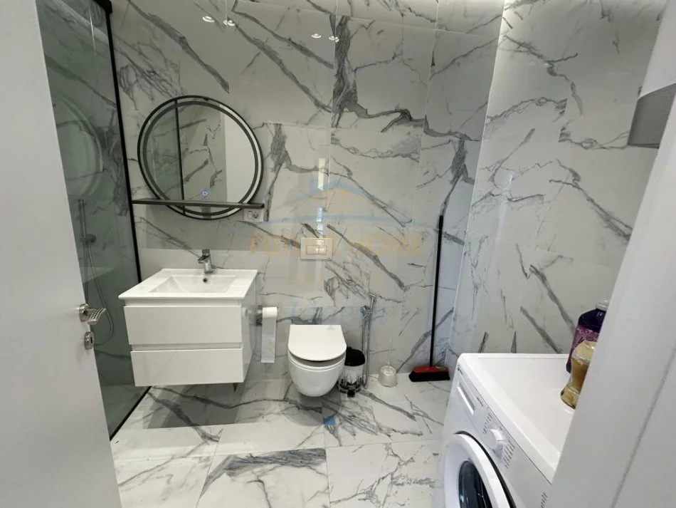 Tirane, jepet me qera apartament 2+1 Kati 8, 115 m² 790 € 