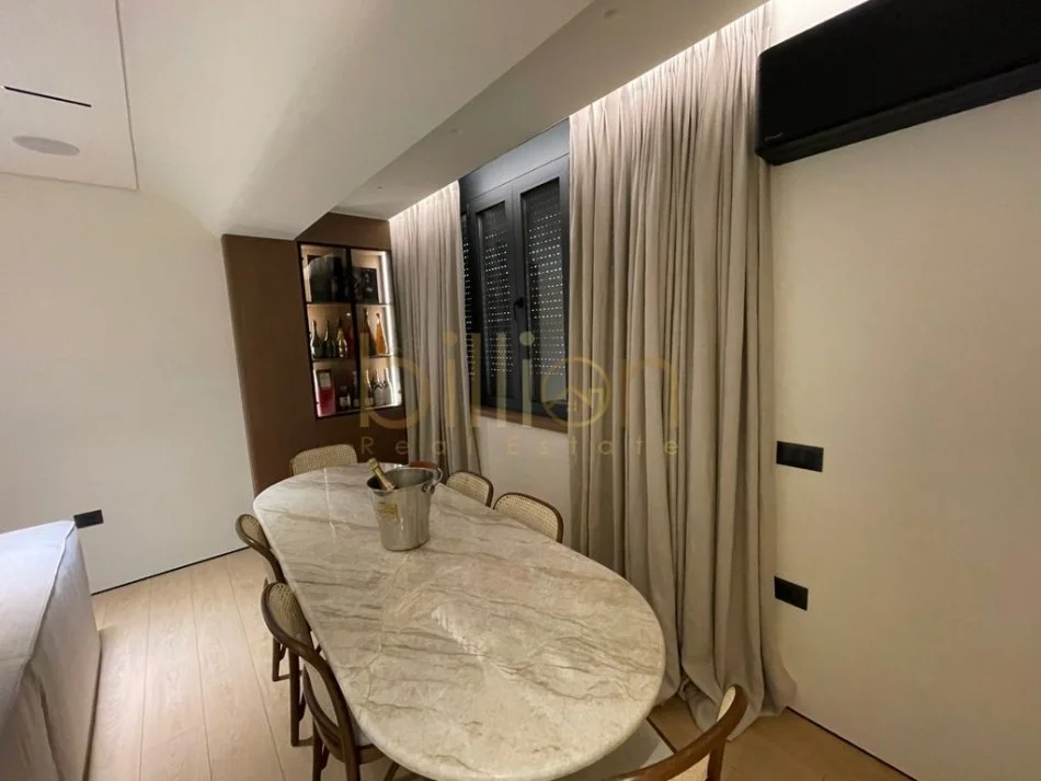 Tirane, shitet apartament 3+1+Ballkon Kati 5, 160 m² 