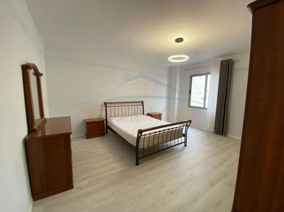 Tirane, jepet me qera apartament 2+1 Kati 7, 103 m² 500 € (Unaza e Re)
