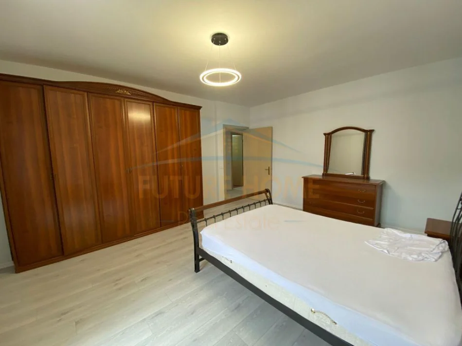 Tirane, jepet me qera apartament 2+1 Kati 7, 103 m² 500 € (Unaza e Re)