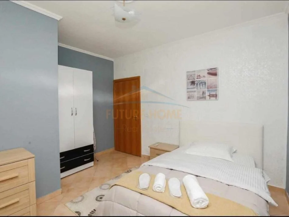 Tirane, jepet me qera apartament 3+1+Ballkon Kati 11, 147 m² 800 € (Ekspozita)